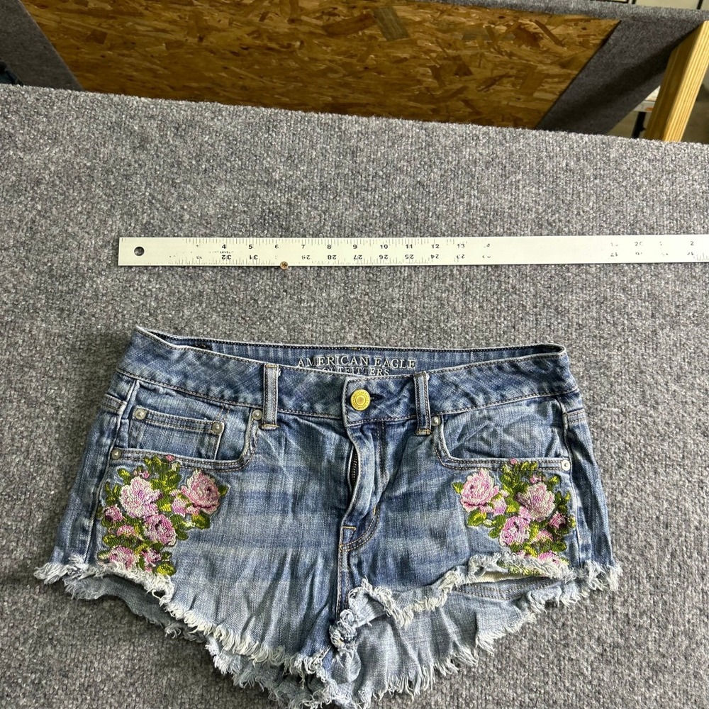 American Eagle Shorts Womens Size 8 Blue Floral Embroidered Frayed Raw Hem Denim